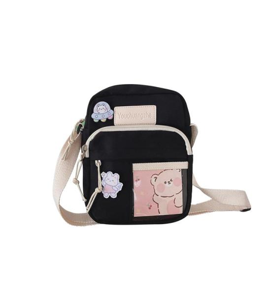 PORRASSO Schattige schoudertas voor meisjes, schoudertas met poppen-hanger, nylon, schoolraken, messengertas, crossbody tas voor reizen, dagelijks gebruik, zwart (A)