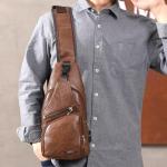 DONGKER Sling Crossbody Bag voor heren, PU-leer, borsttas, schoudertas, reistas met USB-aansluiting voor casual, outdoor, wandelen, reizen