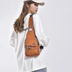 Sling tas voor heren, leren borsttas, waterdichte , casual lichte tas, mobiele telefoontas, crossbody tas voor wandelen, fietsen, kamperen, lichtbruin