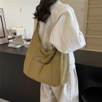 LEEINTO 2024 Schoudertas Gewatteerde Nylon Onderarm Tas Voor Meisjes Vrouwen Effen Oksel Tas Grote Capaciteit Handtas, beige