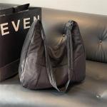 LEEINTO 2024 Schoudertas Gewatteerde Nylon Onderarm Tas Voor Meisjes Vrouwen Effen Oksel Tas Grote Capaciteit Handtas, Kaki